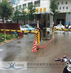 新闻路文化空间小区4进4出车牌识别系统