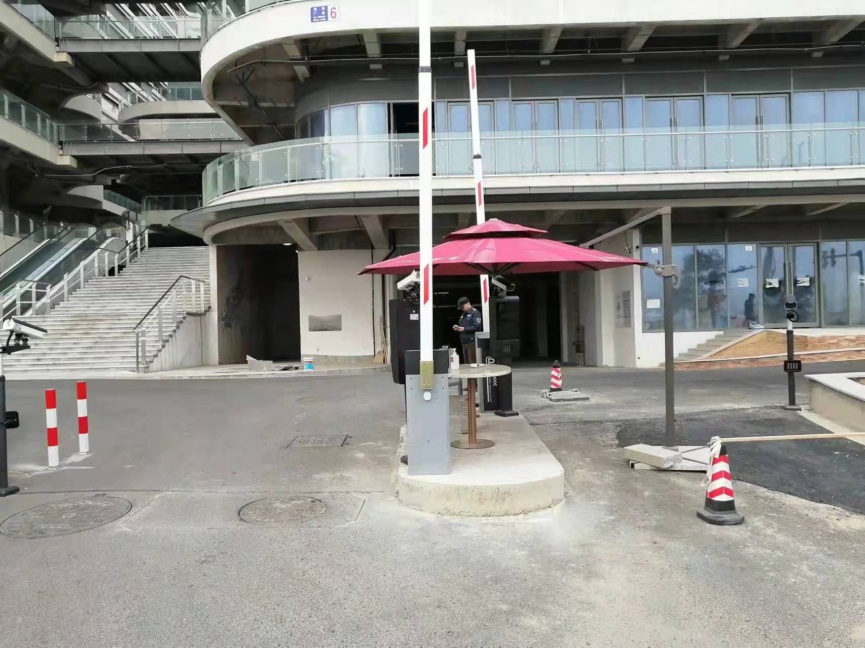 浙江省宁波市宁海县桃源街道奥莱广场停车场2进2出